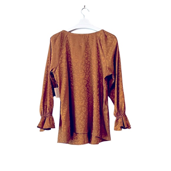 New NWT Bar III Gold Plus V-neck Animal Jacquard Blouse Size 1X - Picture 7 of 9